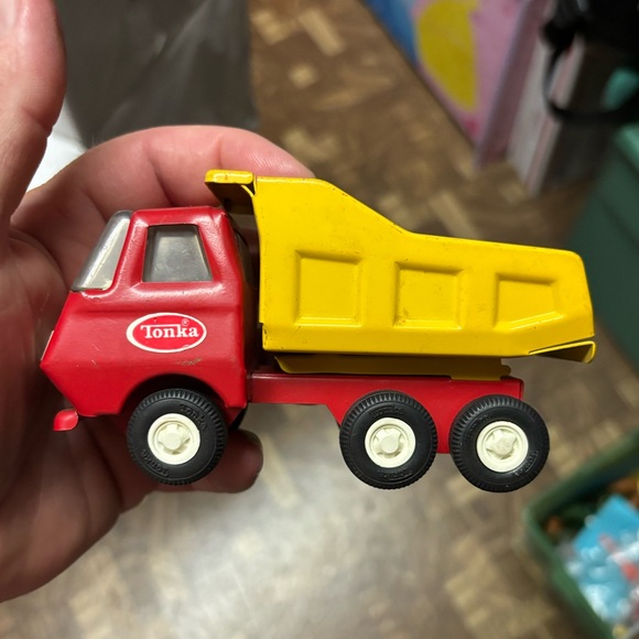 Vintage Tonka truck small dump Truck. 5” - Picture 1 of 5